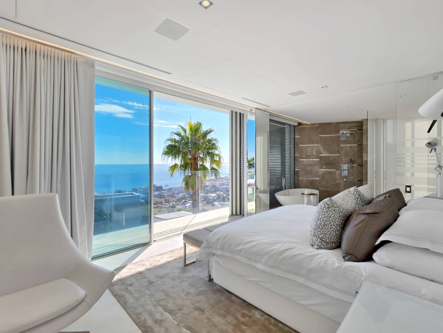 5 Bedroom Property for Sale in Fresnaye Western Cape